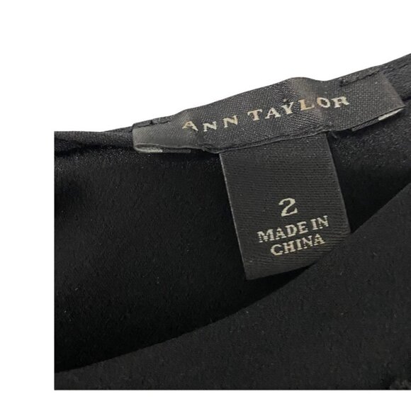 Ann Taylor Black Lace Front Short Sleeve Blouse, Size 2 - Picture 4 of 4